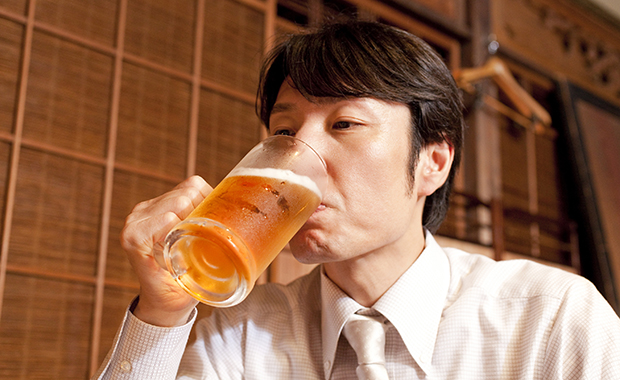 睡眠時無呼吸症候群と飲酒の関連とは？症状が悪化する理由と飲酒時の注意点 | 横浜弘明寺呼吸器内科クリニック健康情報局